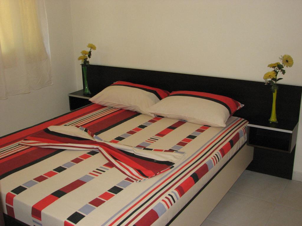 Aparthotel Vila Tufi Velipojë Kamer foto