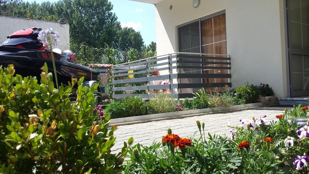 Aparthotel Vila Tufi Velipojë Kamer foto