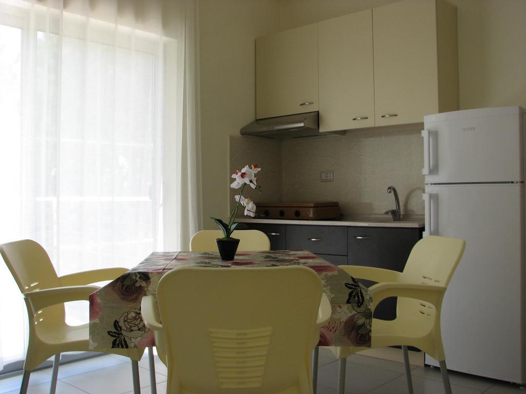 Aparthotel Vila Tufi Velipojë Buitenkant foto