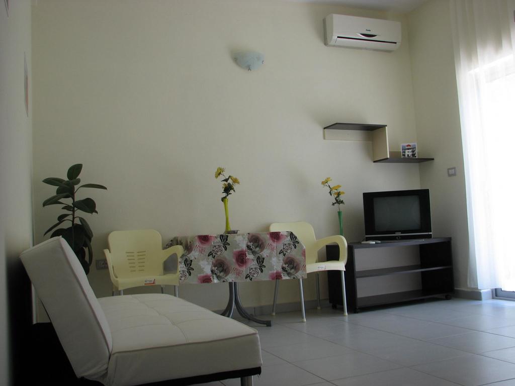 Aparthotel Vila Tufi Velipojë Buitenkant foto